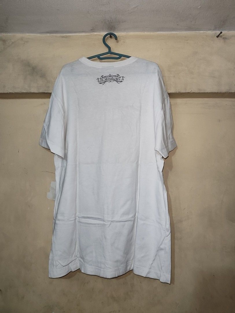 Y2K Quiksilver (Category: Tshirts & Polo Shirts ) located in Manila. Submitted by joernc (Listing ID 1431619045, Image 2). Description: Quiksilver tee Condition: Good Color Rate: 9/10 Size: Medium Dimes: 20 x 29 Issues: None ❌ 350.