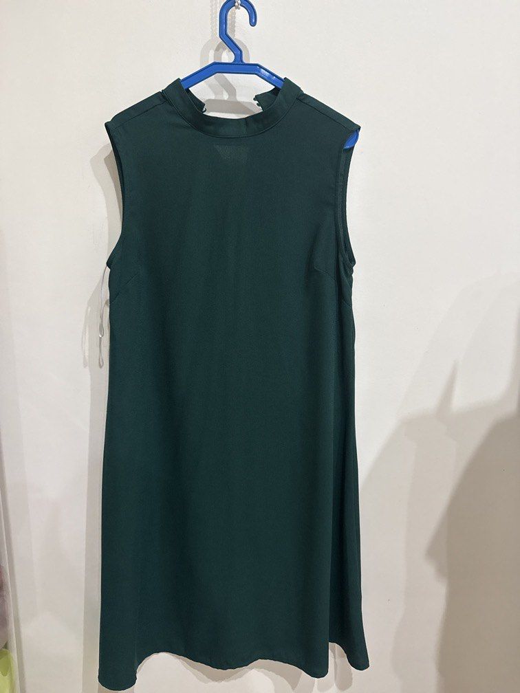 Zalora Green Dress (Category: Dresses) located in Quezon City. Submitted by jad__os (Listing ID 1431694779, Image 1). Description: Never worn.