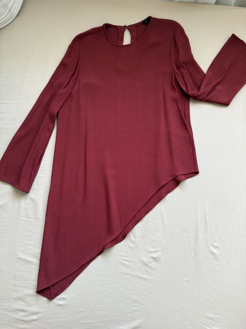 Zara Asymmetrical Blouse - Size M (Category: Blouses) located in Manila. Submitted by declutter_with_cmb (Listing ID 1431630325, Image 2). Description: - Zara burgundy blouse - Size M - Asymmetrical hemline - Long sleeves - Round neckline with keyhole detail at the back - Made in Morocco.