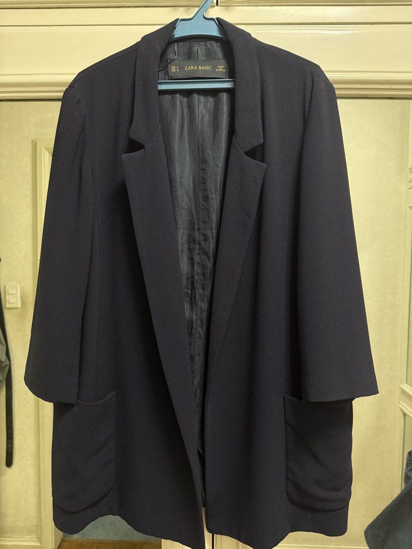 Zara Basic Navy Blazer (Category: Coats, Jackets and Outerwear) located in Quezon City. Submitted by declutter1ngmama (Listing ID 1431587857, Image 1). Description: - Zara Basic navy blazer - Classic design - Notched lapel - Two front pockets - Three-quarter sleeves - Relaxed fit - Size: S (EUR), 26 (MEX) - Made in Morocco Blazer length : 30”.