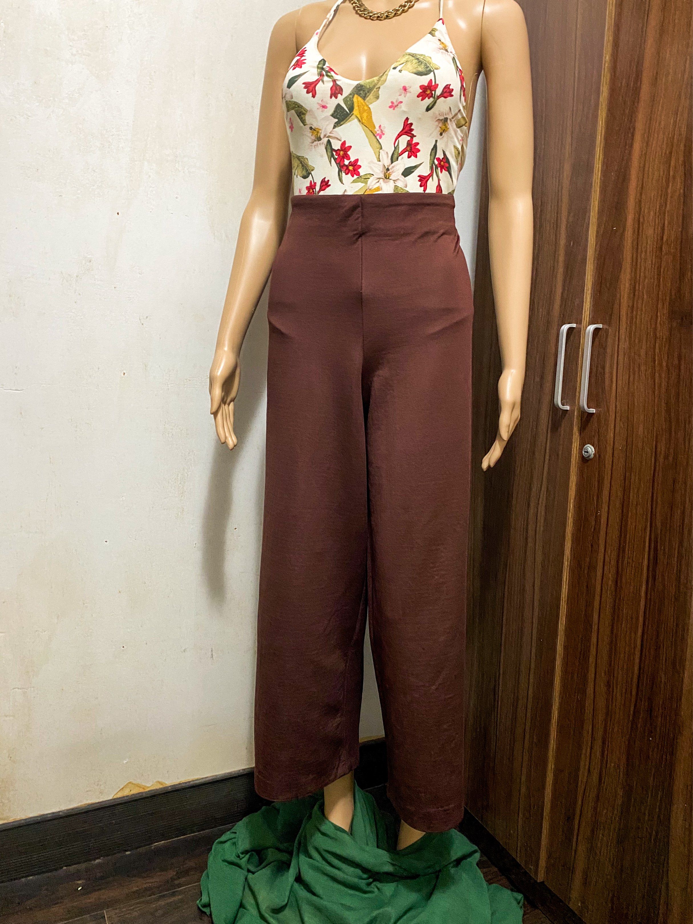 Zara Brown Wide-leg Trousers (Category: Other Bottoms) located in Manila. Submitted by passmystyle (Listing ID 1431729674, Image 1). Description: •Good for small figures •Bought from Australia.