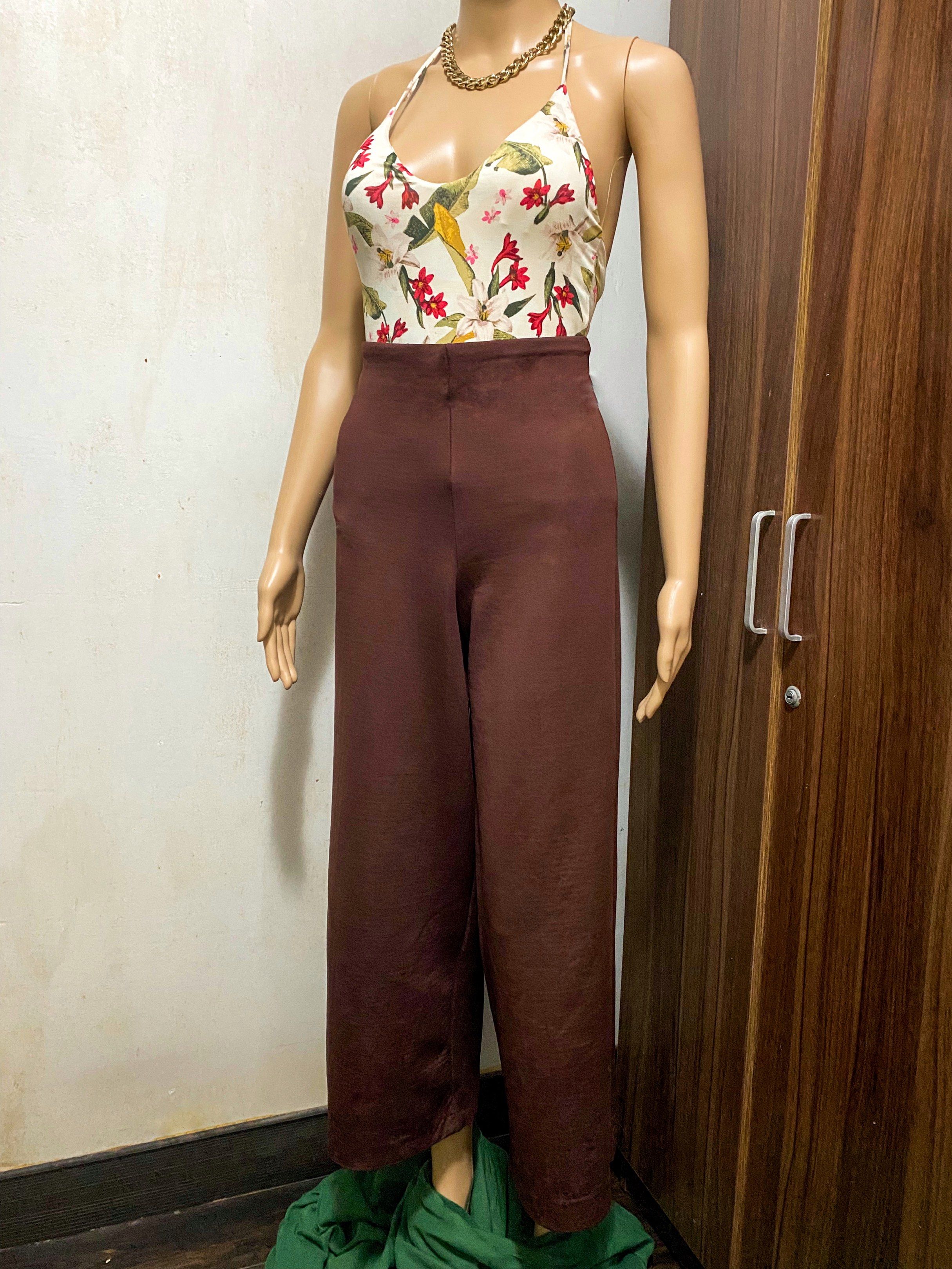 Zara Brown Wide-leg Trousers (Category: Other Bottoms) located in Manila. Submitted by passmystyle (Listing ID 1431729674, Image 3). Description: •Good for small figures •Bought from Australia.