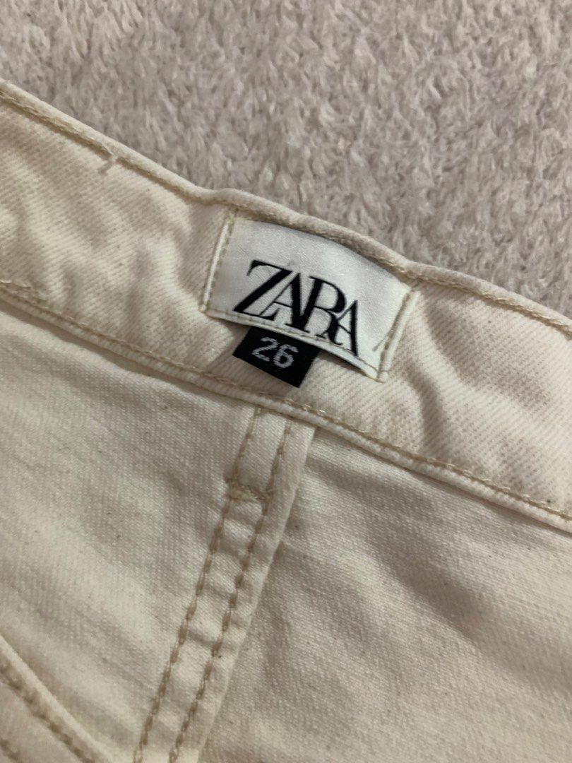 Zara Cream Mom Jeans (size 26) (Category: Jeans) located in Mandaluyong City. Submitted by fayemaure (Listing ID 1431615831, Image 3). Description: - Zara cream jeans - Size 26 waist - Straight leg cut - Button and zipper closure - Classic five-pocket design.