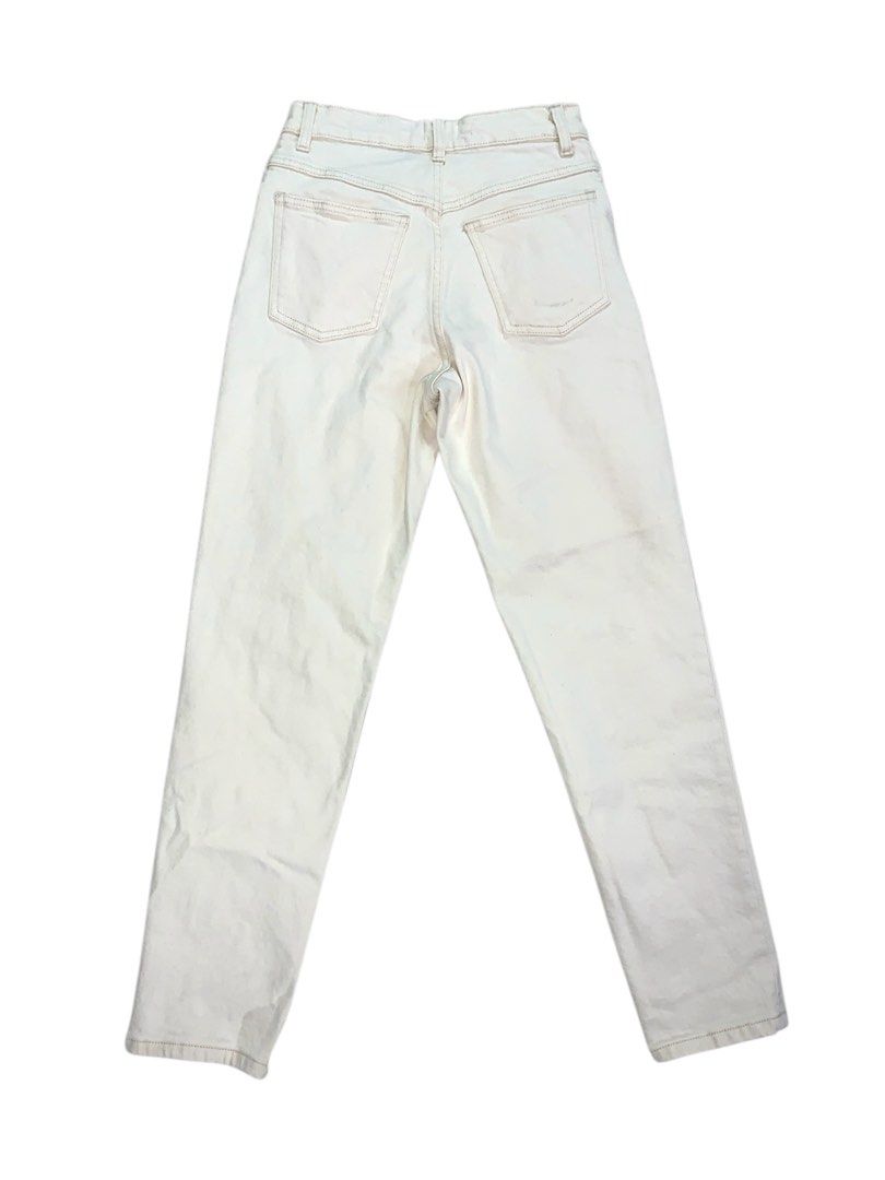 Zara Cream Mom Jeans (size 26) (Category: Jeans) located in Mandaluyong City. Submitted by fayemaure (Listing ID 1431615831, Image 2). Description: - Zara cream jeans - Size 26 waist - Straight leg cut - Button and zipper closure - Classic five-pocket design.