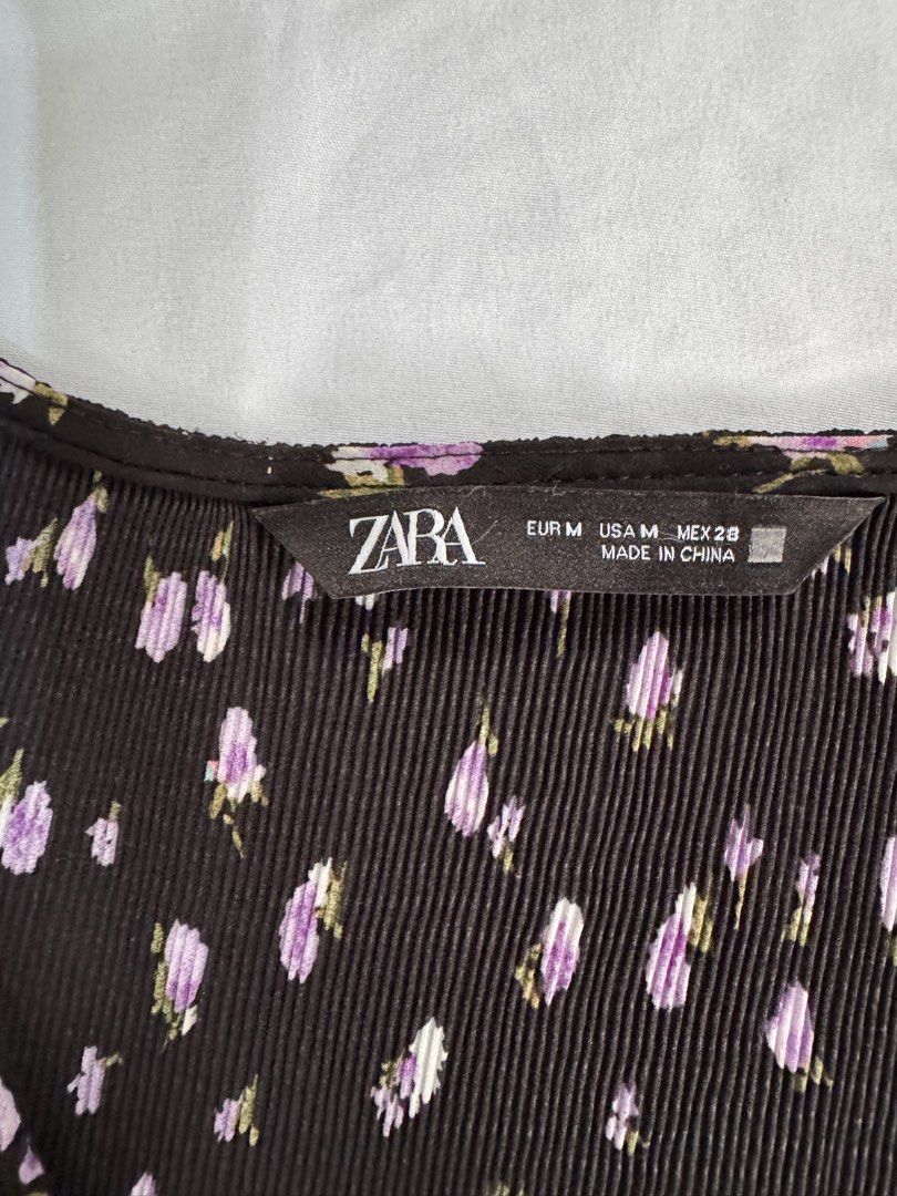 ZARA Floral Blouse - Size M (Category: Blouses) located in Manila. Submitted by raphaelain17296 (Listing ID 1431732548, Image 3). Description: - Zara floral blouse - Size: M - L - Features: Long sleeves, button-down front, ruffled hem - semi crop below pusod .