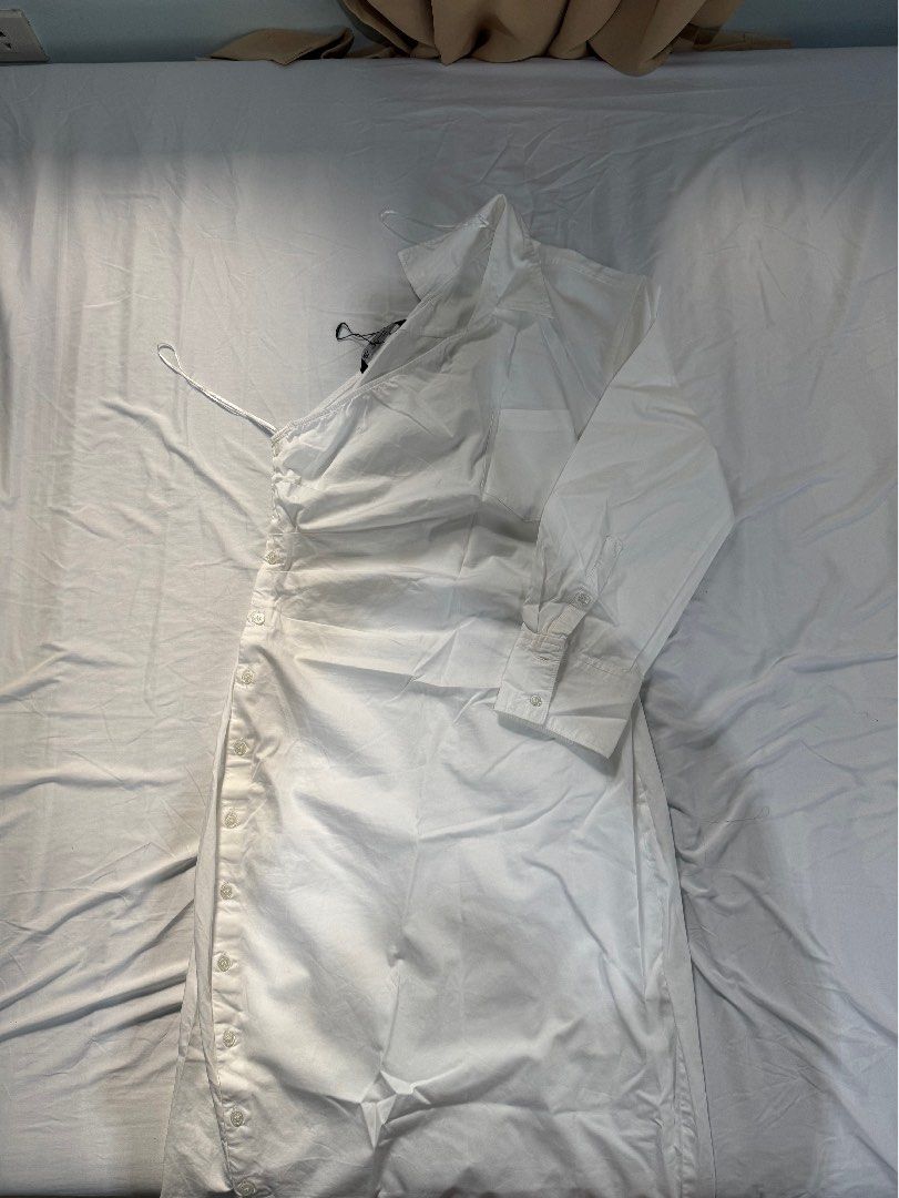 Zara White Shirt - Size M (Category: Shirts) located in Manila. Submitted by raphaelain17296 (Listing ID 1431734714, Image 1). Description: - Zara white shirt - Button-down style - Long sleeves - Features drawstring detail - Size: M - Made in Morocco.