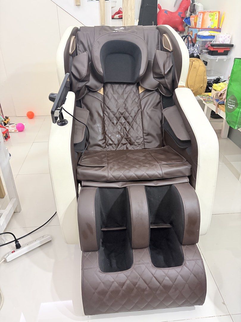 ZION Deluxe Massage Chair (Category: Massage Devices) located in Quezon City. Submitted by camillealv96233 (Listing ID 1431635438, Image 1). Description: The Zion Deluxe Massage Chair brings the benefits of a personal masseuse into your home. Featuring a range of massage programs that target pain, stiffness, and muscle fatigue, it promotes holistic relaxation and supports physical recovery through consistent therapeutic engagement. DELUXE SPECIFI