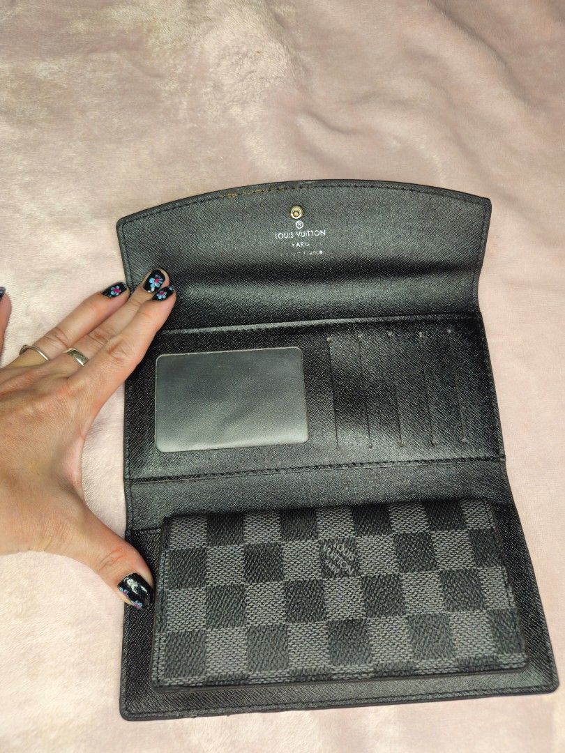 #1 Wallet (Category: Wallets & Card holders) located in Santa Rosa. Submitted by fairygalesclothestation25 (Listing ID 1431939273, Image 2). Description: with bag and box brand new.