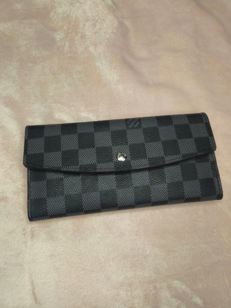#1 Wallet (Category: Wallets & Card holders) located in Santa Rosa. Submitted by fairygalesclothestation25 (Listing ID 1431939273, Image 1). Description: with bag and box brand new.