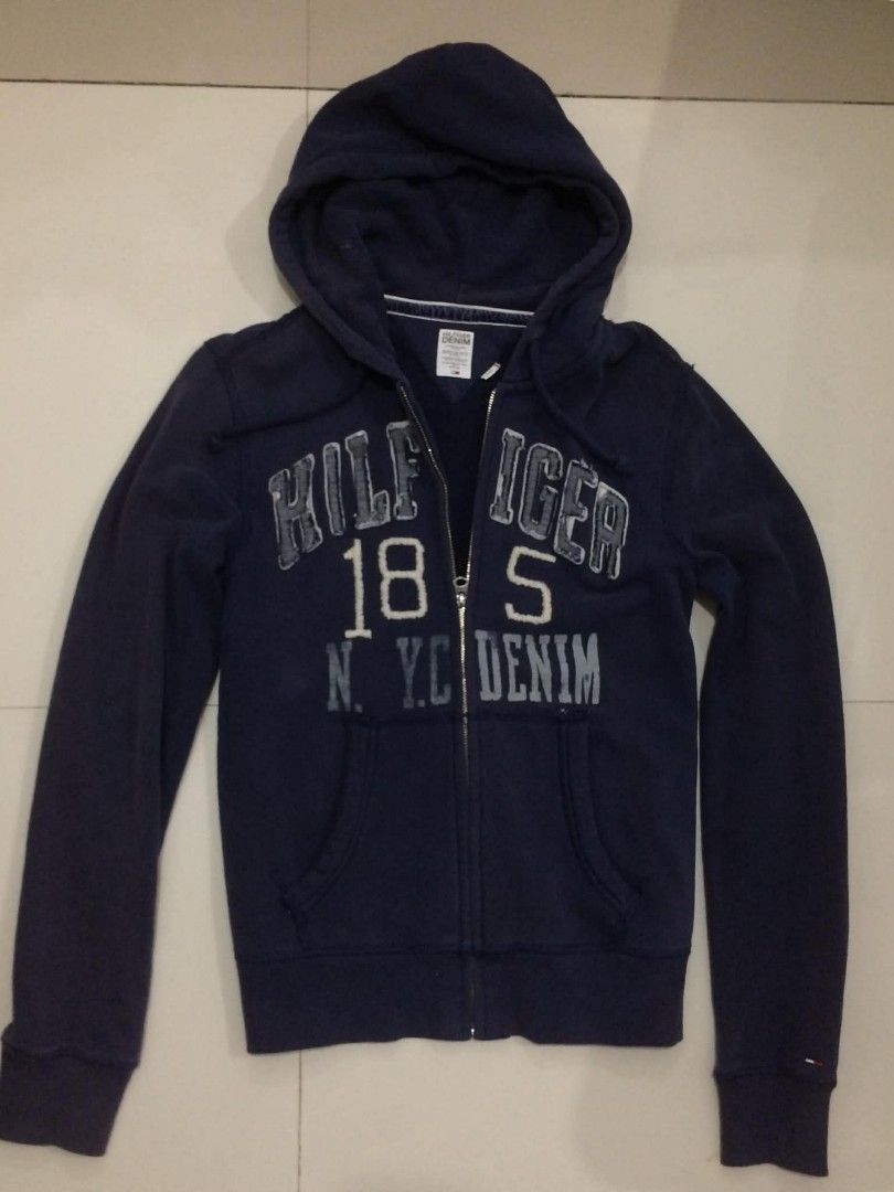 2000s Tommy Hilfiger Denim Hoodie (Category: Hoodies) located in Davao. Submitted by bulletproofssoul (Listing ID 1431933421, Image 1). Description: sf should be covered by buyer message for more details already washed and cleaned price is negotiable MEASUREMENTS: back center length - 67cm half bust - 51cm half hem circumference - 45cm hem rib height - 8cm shoulder width -45cm sleeve length - 73.5cm armhole length - 26cm half cuff width - 10.4cm 