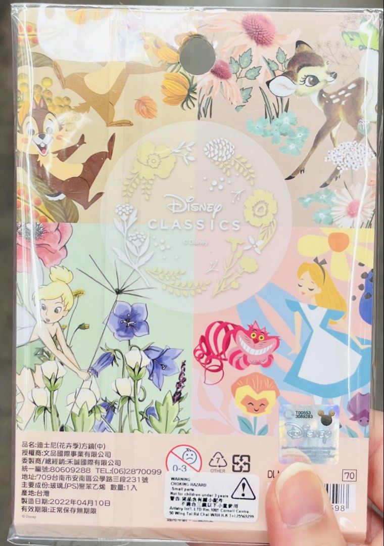 現貨💐🪞隨身鏡 正版 愛麗絲夢遊仙境公仔 卡通人物 化妝鏡 旅行用品 化妝用品 玩具珍藏收藏品 ALICE WONDERLAND MAKE UP MIRROR （分類：旅遊 - 旅行必需品及用品）位於 Hong Kong。 由 swroom 提交（商品編號 1431956776，圖片 2）。簡介： 🚚 🎁 只限郵寄運送 🎁 ▫️▫️商品詳情▫️▫️ 💝$68 個，$130兩個，全新未開封 ❣️ 節日銷情迅速請早訂購售完即止❣️ 🛍更多最新禮品玩具 follow us ： carousell.com/swroom ▫️▫️購買付款詳情 ▫️▫️ 📥 請 INBOX PM下單購買須提供以下資料 ： 1. 選擇付款方式 : PAYME / FPS / ALIPAYHK 2. 選擇郵寄方式： 📮 $10 up 本地平郵 ( 一般情況 2-3 個工作天寄出 ) 📦 SF順豐到付 - 收貨時付運費 📦 ( 一般情況 2-3 個工作天寄出 ) 3. 確認全數付款後才留貨 🎁 4