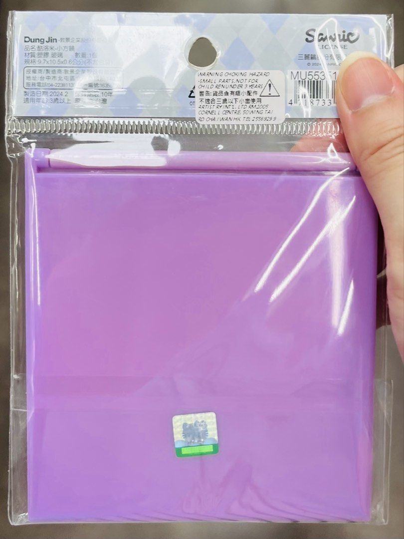 現貨💜🪞隨身鏡 正版 SANRIO KUROMI公仔 卡通人物 化妝鏡 旅行用品 化妝用品 玩具珍藏收藏品 MAKE UP MIRROR （分類：其他飾物）位於 Hong Kong。 由 swroom 提交（商品編號 1431919122，圖片 2）。簡介： 🚚 🎁 只限郵寄運送 🎁 ▫️▫️商品詳情▫️▫️ 💝$68 個，$130兩個，全新未開封 ❣️ 節日銷情迅速請早訂購售完即止❣️ 🛍更多最新禮品玩具 follow us ： carousell.com/swroom ▫️▫️購買付款詳情 ▫️▫️ 📥 請 INBOX PM下單購買須提供以下資料 ： 1. 選擇付款方式 : PAYME / FPS / ALIPAYHK 2. 選擇郵寄方式： 📮 $10 up 本地平郵 ( 一般情況 2-3 個工作天寄出 ) 📦 SF順豐到付 - 收貨時付運費 📦 ( 一般情況 2-3 個工作天寄出 ) 3. 確認全數付款後才留貨 🎁 4. 請提供收件人郵寄資料安排寄出 📦 