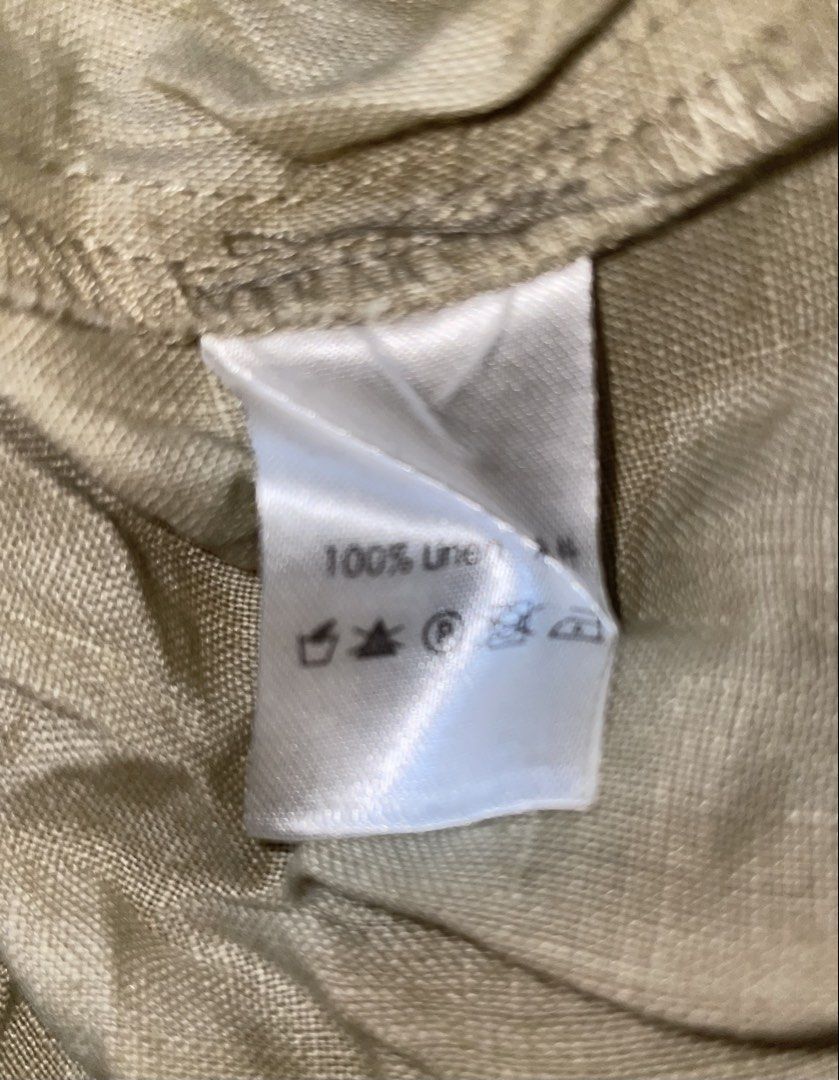 🇺🇸 BESS NY Beige 100% Linen Button-Down Short Sleeve (Category: Dresses) located in Makati City. Submitted by single_mum (Listing ID 1431991883, Image 2). Description: Bought this in USA Bust: 20“ when laid flat Small medium Above the knee Brand: BESS (New York) Size: Medium Material: 100% Linen Color: Oatmeal / Natural Beige Features: • Classic button-down front with dark contrast buttons. • Breathable, high-quality 100% linen fabric. • Short 