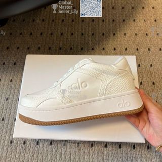 (Category: ) located in . Submitted by fashion.luxe (Listing ID 1431981567, Image 1). Description: .