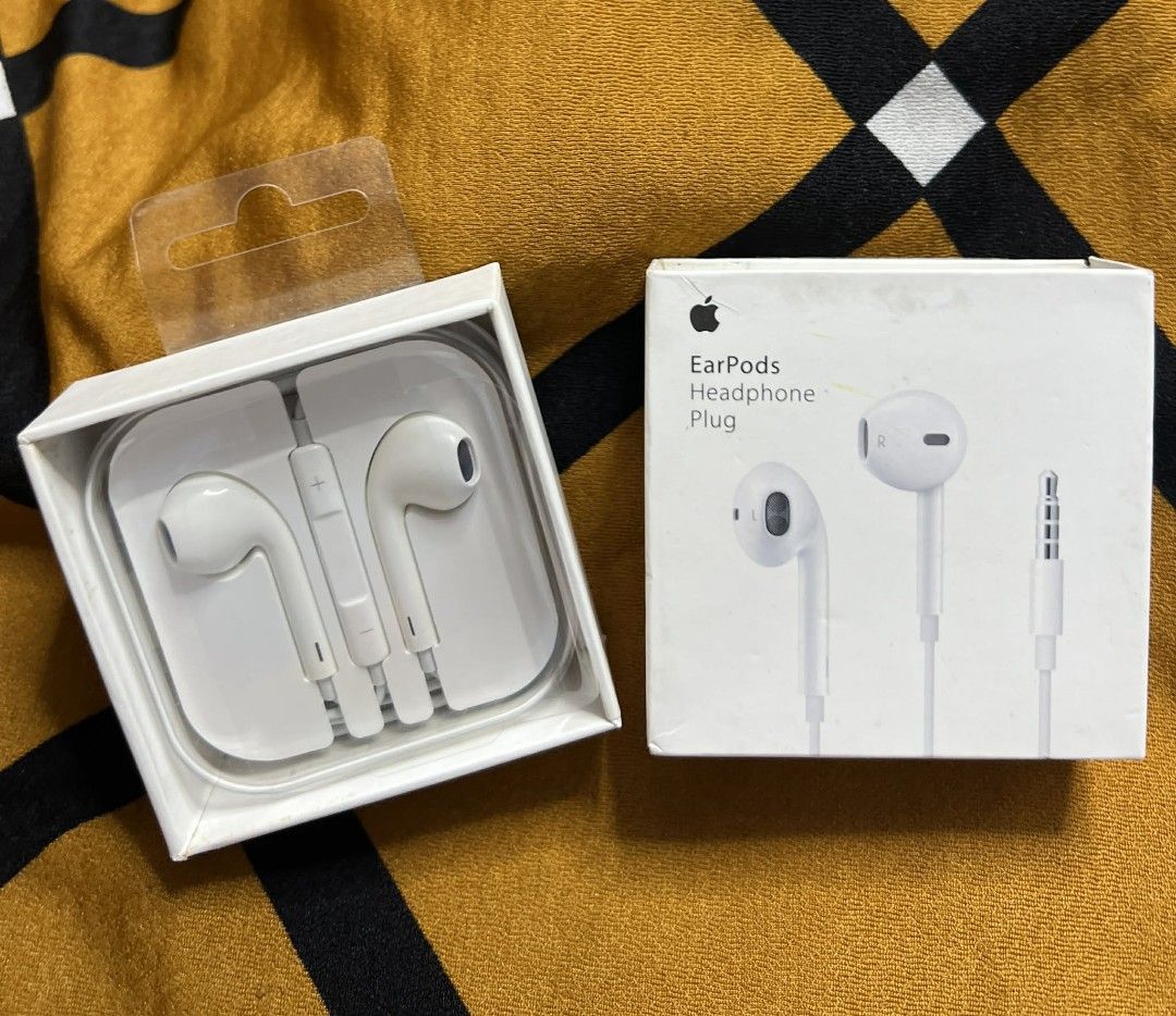 Apple EarPods with 3.5mm Headphone Plug (Category: Earphones) located in Manila. Submitted by onlineshopping22 (Listing ID 1431891109, Image 1). Description: - Genuine Apple EarPods - 3.5mm headphone plug - Includes original box - Comes in original packaging - White color.