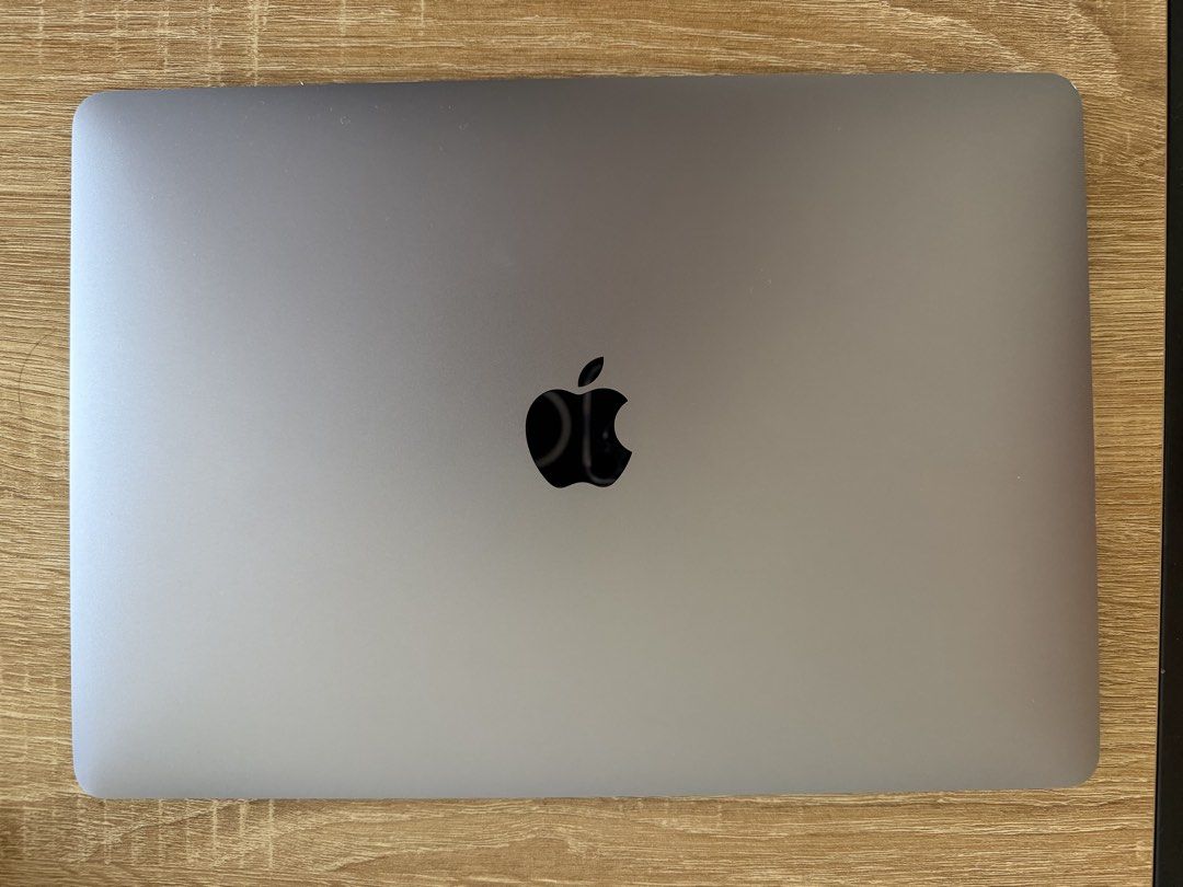 Apple MacBook Air M1 2020 (Category: Laptops & Notebooks) located in Makati City. Submitted by patrickn4420 (Listing ID 1431855793, Image 1). Description: Macbook Air M1 2020 256gb presyuhan niyo nalang rush with dents and signs of usage yung keys sa may right side of keyboard, medyo nagsstuck pero once clicked, okay na siya ulit.
