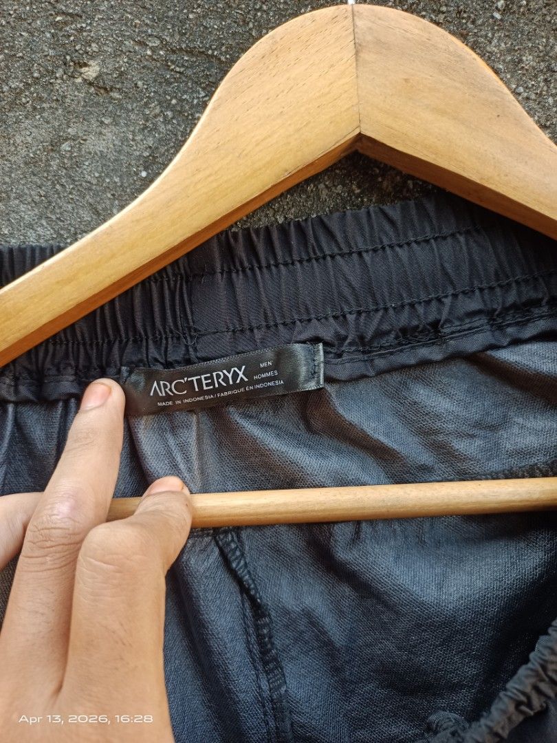 Arcteryx (Category: Joggers) located in Puerto Princesa. Submitted by dripthrift99 (Listing ID 1431880643, Image 3). Description: Arcteryx Off only Size medium 29-34 As new condition No issue Loc: palawan.