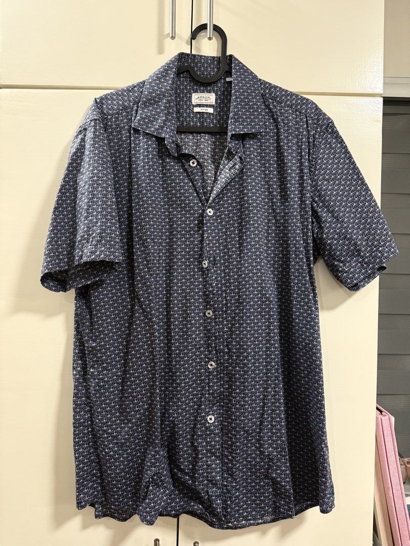 Arrow USA 1851 Fitted Shirt (Category: Formal Shirts) located in Bulacan. Submitted by hbpreloveditems (Listing ID 1431830372, Image 1). Description: - Arrow USA 1851 fitted shirt - Navy blue pattern with white accents - Short sleeves - Button-down front - Features a collar - Comfortable fit - Ideal for casual or smart-casual outfits.