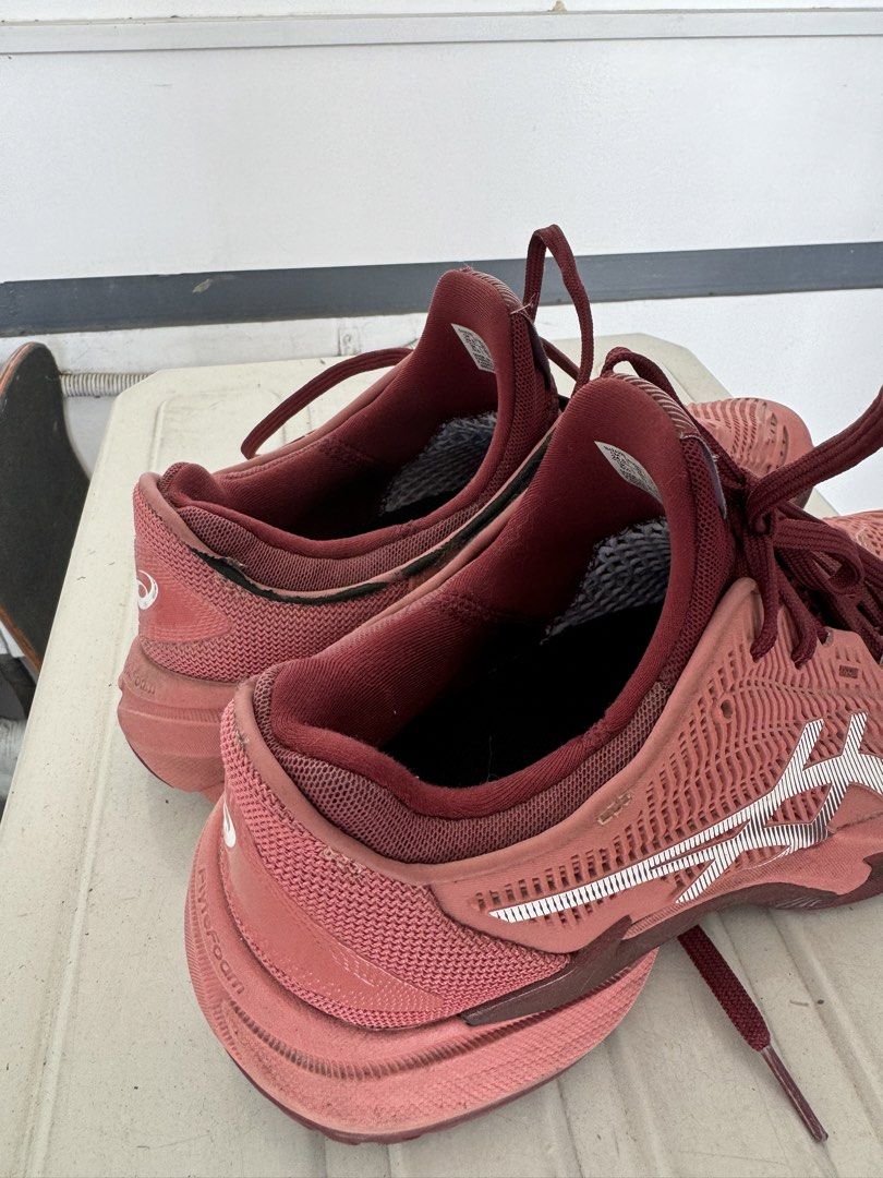 Asics Court FF 3 Womens (Category: Sneakers) located in Quezon City. Submitted by mm0ng (Listing ID 1431834853, Image 3). Description: Colorway: Light Garnet / White Still in very good condition, firm support Message for more pics/details Slightly nego.