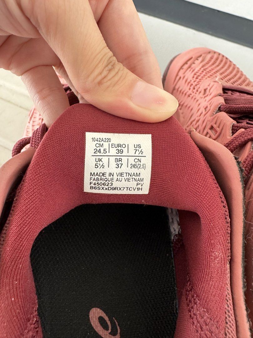 Asics Court FF 3 Womens (Category: Sneakers) located in Quezon City. Submitted by mm0ng (Listing ID 1431834853, Image 2). Description: Colorway: Light Garnet / White Still in very good condition, firm support Message for more pics/details Slightly nego.