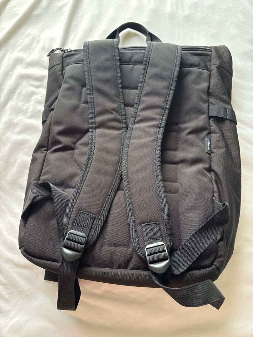 ASUS TUF Gaming Backpack (Category: Backpacks) located in Santa Cruz. Submitted by liacong (Listing ID 1431817257, Image 2). Description: - ASUS TUF Gaming Backpack - Roll-top closure - Front pocket with ASUS TUF Gaming logo - Smaller zippered pocket with "THE ULTIMATE FORCE" text - Padded, adjustable shoulder straps - Top handle for carrying Brand New price is P2400 RFS: Decluttering Nakatabi lang hindi nagagamit.