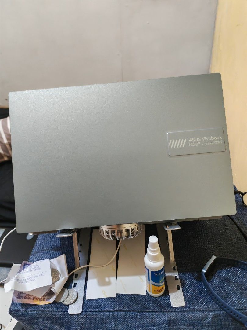 Asus Vivobook go 14 E1404FA (Kategori: Laptop) berada di Bandung. Dikirim oleh prelovedbycall17 (ID iklan 1431867385, Gambar 1). Deskripsi: Kondisi masih sangat amat bagus, jarang dipake..pemakaian bru 2 bulan. Pembelian di Februari 2026. Kelengkapan fullset sampe tas maish ada. Asus vivobook go 14 E1404FA SPESIFIKASI •Processor: AMD Ryzen™ 3 7320U Mobile •Processor (4-core/8-thread, 4MB cache, up to 4.1 GHz max boost) •Graphic: Integrated AMD Ra