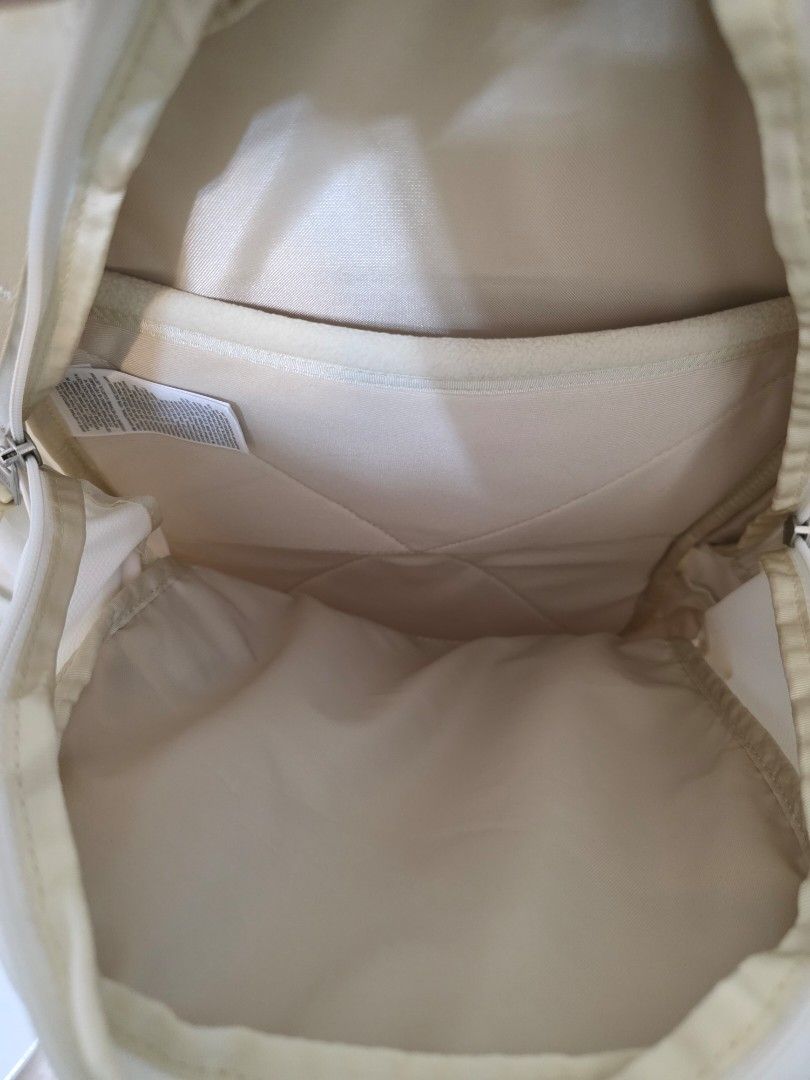 Backpack （分類：外套及戶外衣服）位於 Hong Kong。 由 vshop2727 提交（商品編號 1431892231，圖片 4）。簡介： 100%全新背囊 Isabelle奶白色，多層隔數 未拆牌。