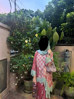 (Category: ) located in . Submitted by rose.wardrobe (Listing ID 1431942508, Image 1). Description: .