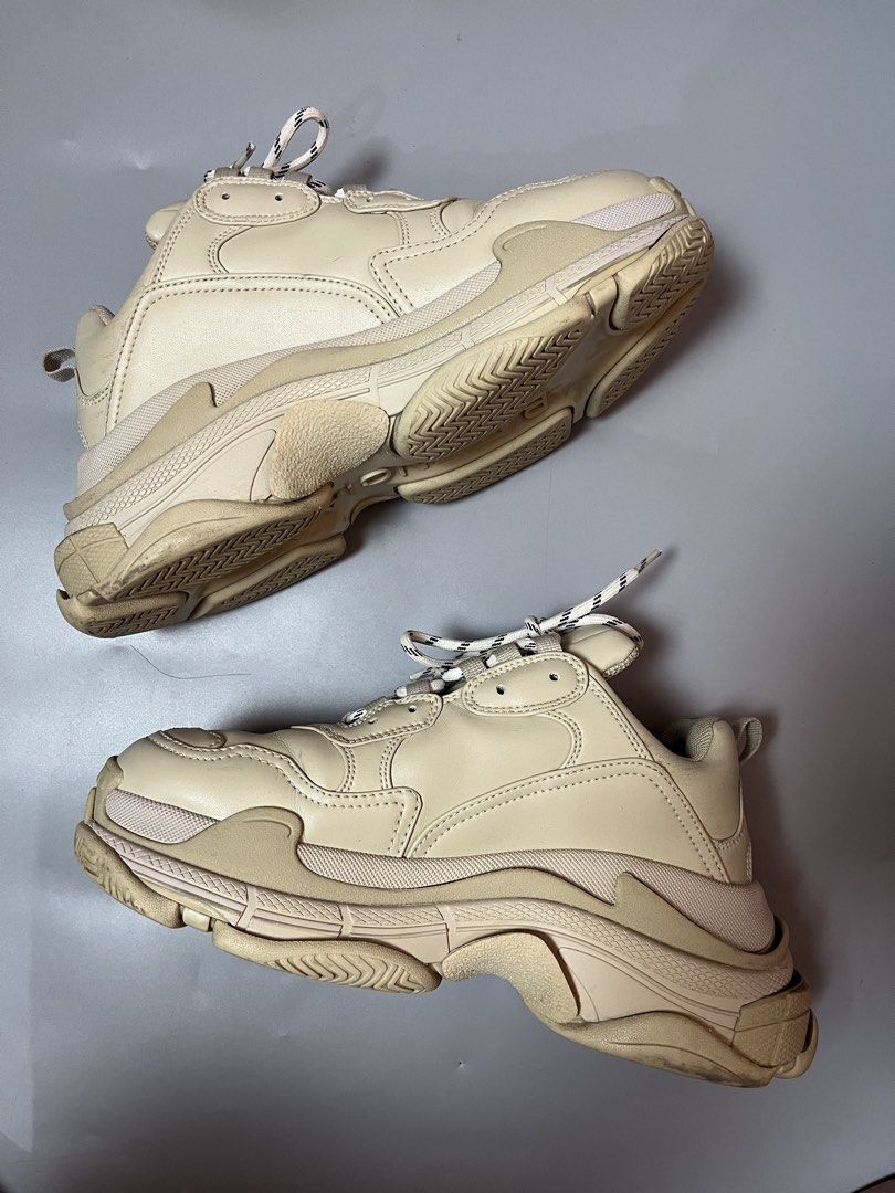 Balenciaga Triple S leather sneaker (Category: Sneakers) located in Quezon City. Submitted by theideal (Listing ID 1431957431, Image 2). Description: Read first before buy Legit/Authentic Balenciaga Triple S leather sneaker No box,shoes only Size 40 mens fits 7 Still in good and presentable condition Replacement inner pads insole Minor crease and heeldrag due to sign of use No major flaws See picture details posted.