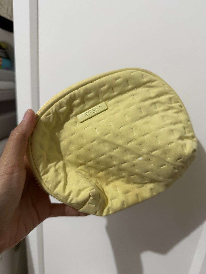 Bash Mnl Pouch (Category: Wallets & Card holders) located in Manila. Submitted by habagjt (Listing ID 1431874996, Image 3). Description: .