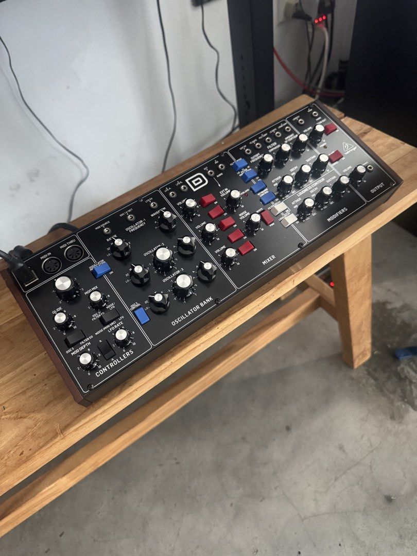 Behringer Model D Analog Synthesizer with box, Hobbies & Toys, Musical ...