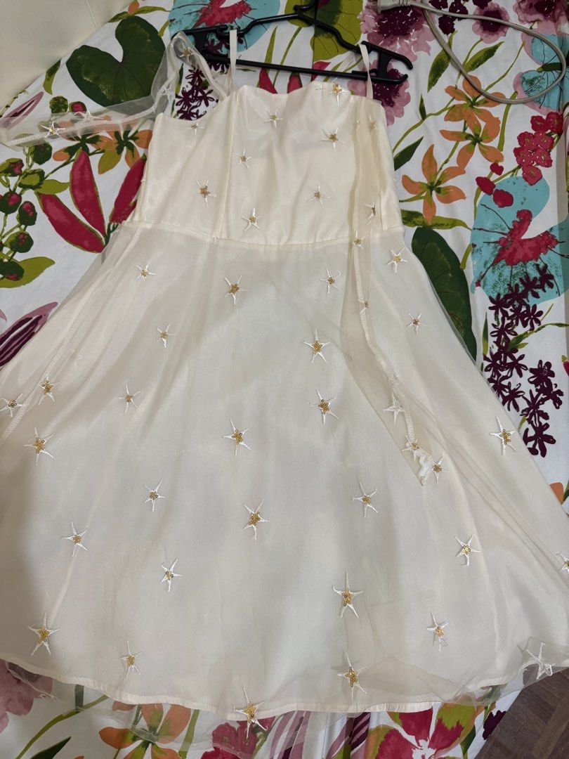 Beige Star Dress (Category: Dresses) located in Quezon City. Submitted by silverls7 (Listing ID 1431816531, Image 1). Description: Used once during the eras tour!!! rfs: not gonna use anymore.