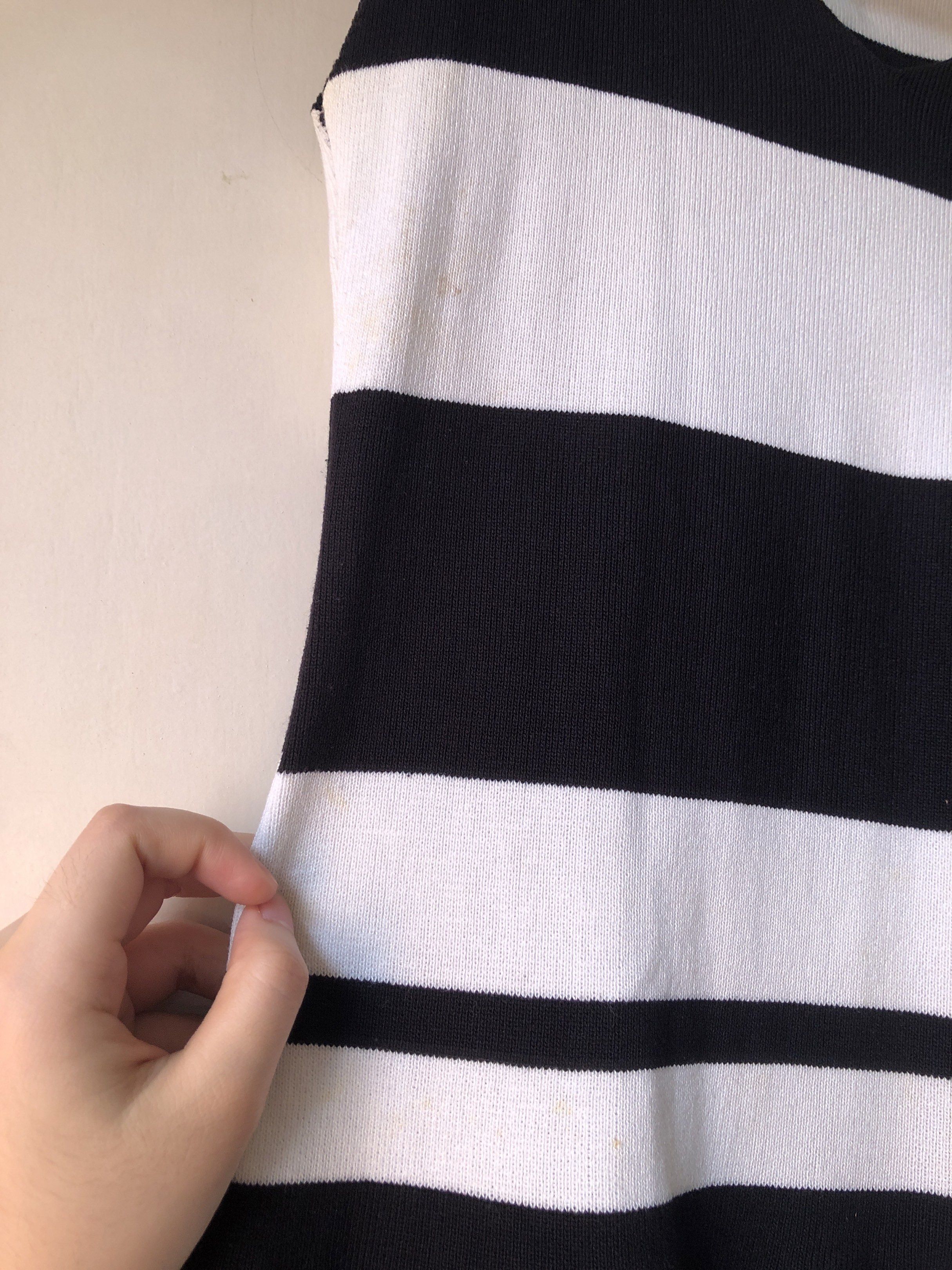 Black and White Striped Dress (Category: Dresses) located in Paranaque City. Submitted by commandercinnabutt (Listing ID 1431874357, Image 3). Description: - Sleeveless dress - Black and white striped pattern - Pleated skirt - Minor imperfections.
