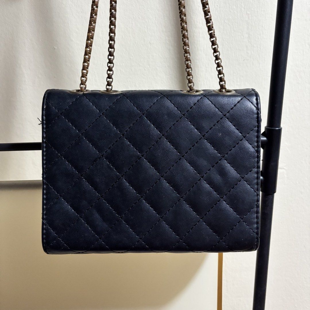 Black Quilted Handbag with Bee Detail (Category: Luxury Bags & Wallets) located in Andop. Submitted by lorry_sells (Listing ID 1431963317, Image 2). Description: Condition : 9/10 dimensions : 8 inches x 6.5 inches ~ bag is quite heavy - Black quilted handbag - Decorative bee clasp - Chain strap - Flap closure - Red interior with zippered pocket - Gold-toned hardware - Great size for everyday use.
