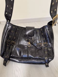 (Category: ) located in . Submitted by ilovesecondhands.089 (Listing ID 1431892190, Image 1). Description: .