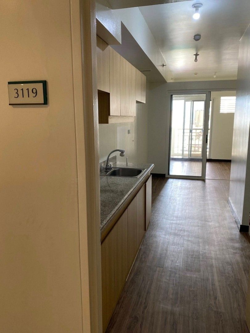 Brixton Place Weston Tower 1 BR Unit (Category: Apartments & Condos) located in Pasig City. Submitted by BrokerDorenFerran (Listing ID 1431868159, Image 3). Description: RUSH SALE!!! Brixton Place Weston Tower (Unit 3119) 🏙️ 31.5 sqm with living space *facing Ortigas view — looks brand new! 💰 Php 4.0M only (way below DMCI’s current market price of 6.5M) 📋 Balance under in-house with DMCI 👀 Unit ready for viewing anytime 👉 Reason for sale: Ow