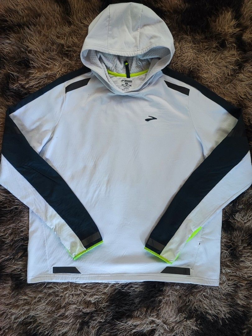 Brooks running Hoodie (Category: Activewear) located in Cebu City. Submitted by rryanr123 (Listing ID 1431833853, Image 1). Description: Brooks Run Visible Thermal Excellent condition Size XXL on tag L-26 W-24.