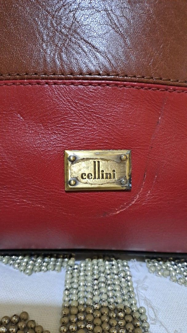 Cellini Leather Handbag tote bag (Category: Shoulder Bags) located in Baguio. Submitted by Zibs_Collection (Listing ID 1431873231, Image 3). Description: with creases as a result of storage location: Baguio / La Trinidad.