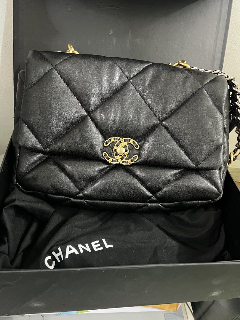Chanel 19 Maxi Handbag Black (Category: Luxury Bags & Wallets) located in Caloocan City. Submitted by prelovedbymaria27 (Listing ID 1431907726, Image 1). Description: - Authentic Chanel 19 Maxi handbag - Black color - Diamond-quilted design - Gold and silver chain strap - Includes original Chanel box and dust bag - Approximately 13 inches in length.