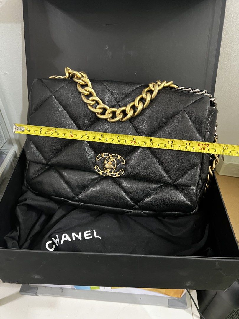Chanel 19 Maxi Handbag Black (Category: Luxury Bags & Wallets) located in Caloocan City. Submitted by prelovedbymaria27 (Listing ID 1431907726, Image 2). Description: - Authentic Chanel 19 Maxi handbag - Black color - Diamond-quilted design - Gold and silver chain strap - Includes original Chanel box and dust bag - Approximately 13 inches in length.