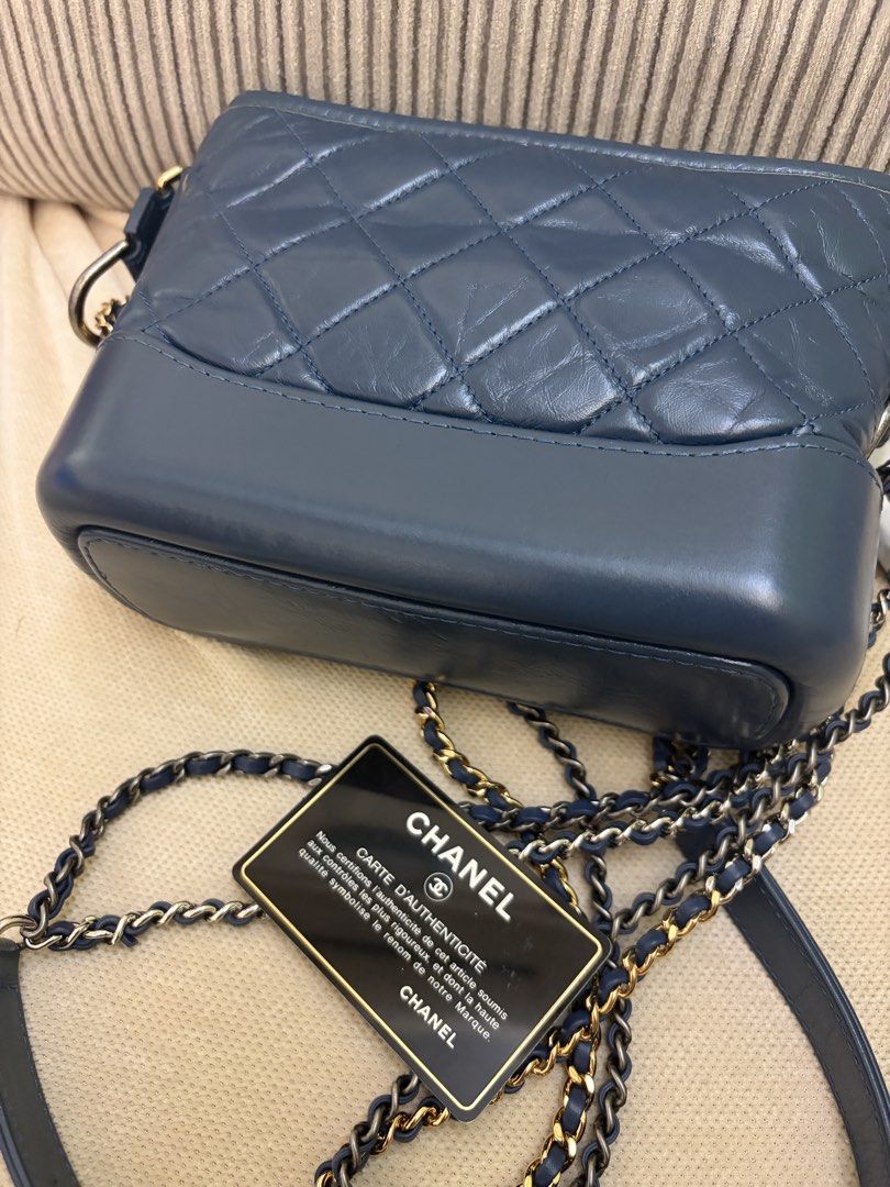 chanel gabrielle bag (small) 流浪包 （分類：手袋及銀包）位於 Hong Kong。 由 shopaholic2019 提交（商品編號 1431943720，圖片 3）。簡介： 有卡有貼。