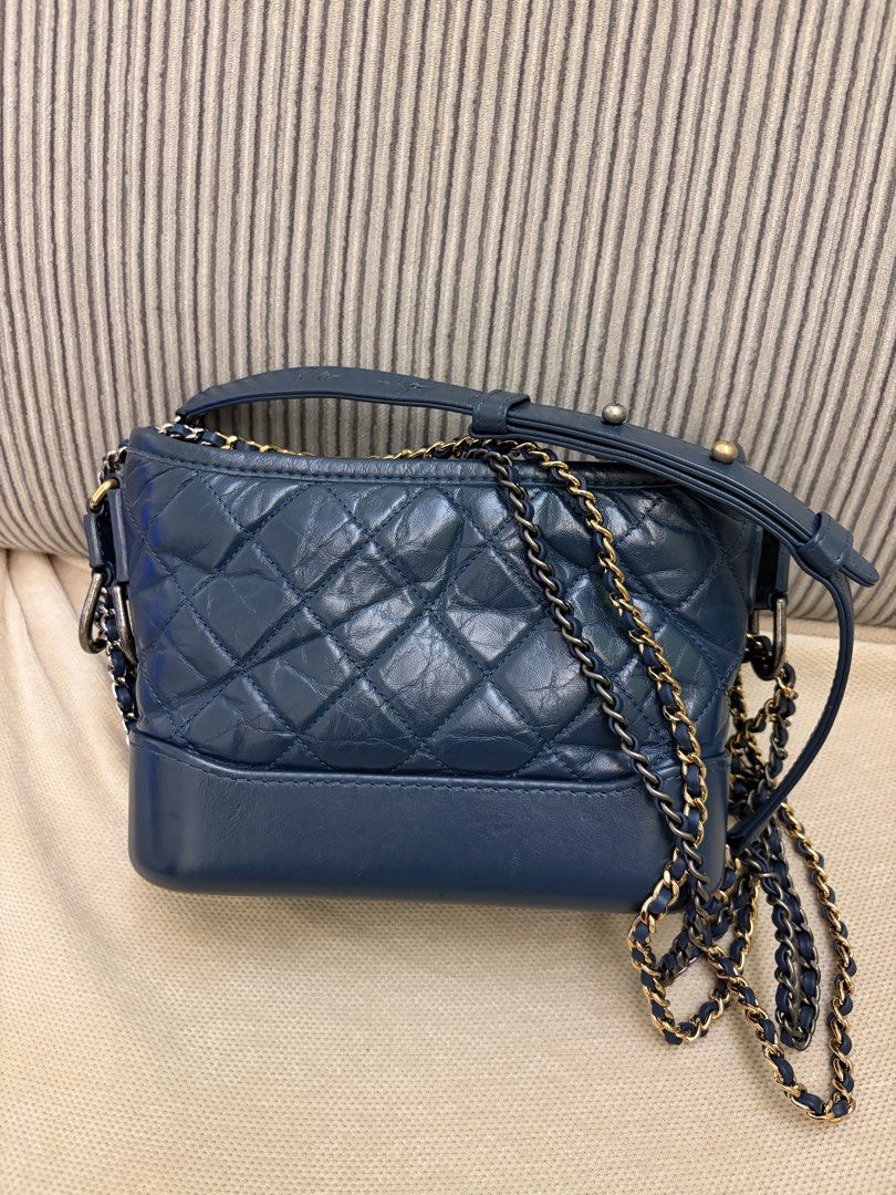 chanel gabrielle bag (small) 流浪包 （分類：手袋及銀包）位於 Hong Kong。 由 shopaholic2019 提交（商品編號 1431943720，圖片 1）。簡介： 有卡有貼。