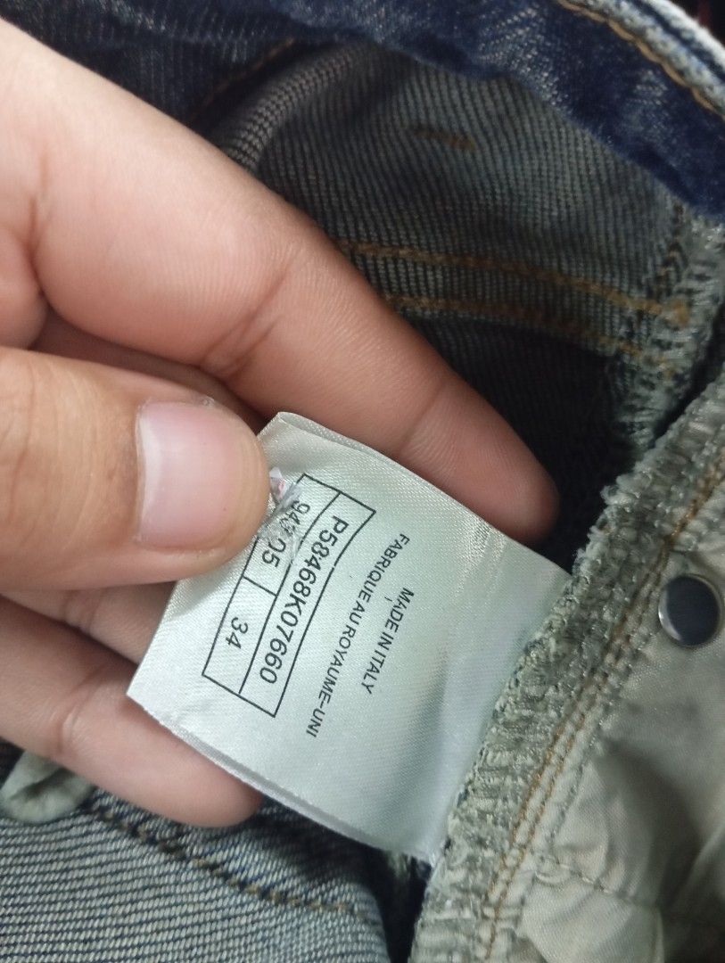 Chanel Wide Leg Jeans - Size 34 (Category: Jeans) located in Quezon City. Submitted by deexsorianino.09 (Listing ID 1431829584, Image 3). Description: - Authentic Chanel baggy wide-leg jeans - Size 34 - Made in Italy - Classic five-pocket design - Button and zip closure - Dark wash - Relaxed fit - Chanel logo detail 2k + SF lang.