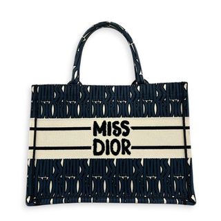 (Category: ) located in . Submitted by carousellluxury (Listing ID 1431840429, Image 1). Description: .