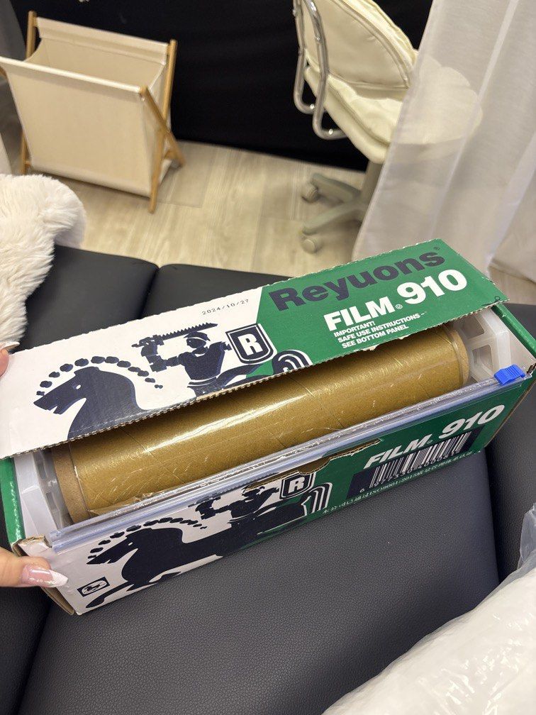 Cling wrap (Category: Towels, Napkins & Holders) located in Singapore. Submitted by babypeachii (Listing ID 1431870621, Image 1). Description: 30cm x 600m Clear cling wrap / Saran wrap Never used!! Only opened to try at least 20 cm of roll Self collect as it’s heavy Thank you.
