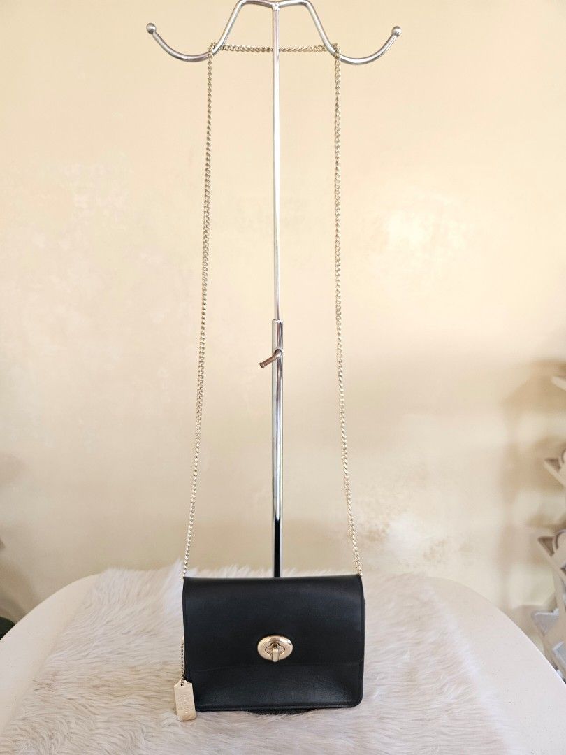 Coach micro sling bag (Category: Luxury Bags & Wallets) located in Batangas. Submitted by iris_26 (Listing ID 1431996186, Image 1). Description: .