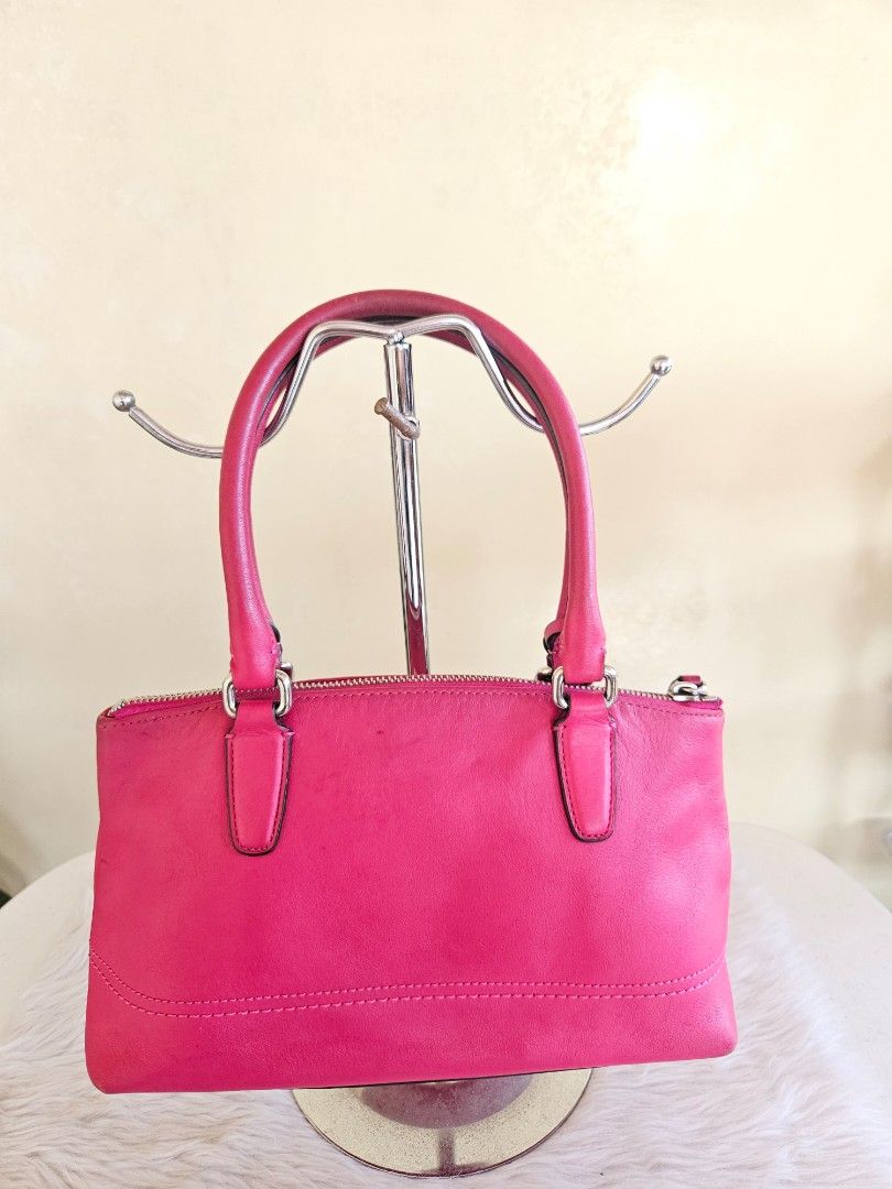 Coach mini handbag (Category: Luxury Bags & Wallets) located in Batangas. Submitted by iris_26 (Listing ID 1431995995, Image 2). Description: .