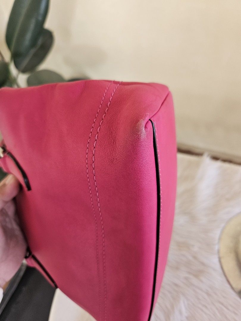 Coach mini handbag (Category: Luxury Bags & Wallets) located in Batangas. Submitted by iris_26 (Listing ID 1431995995, Image 3). Description: .