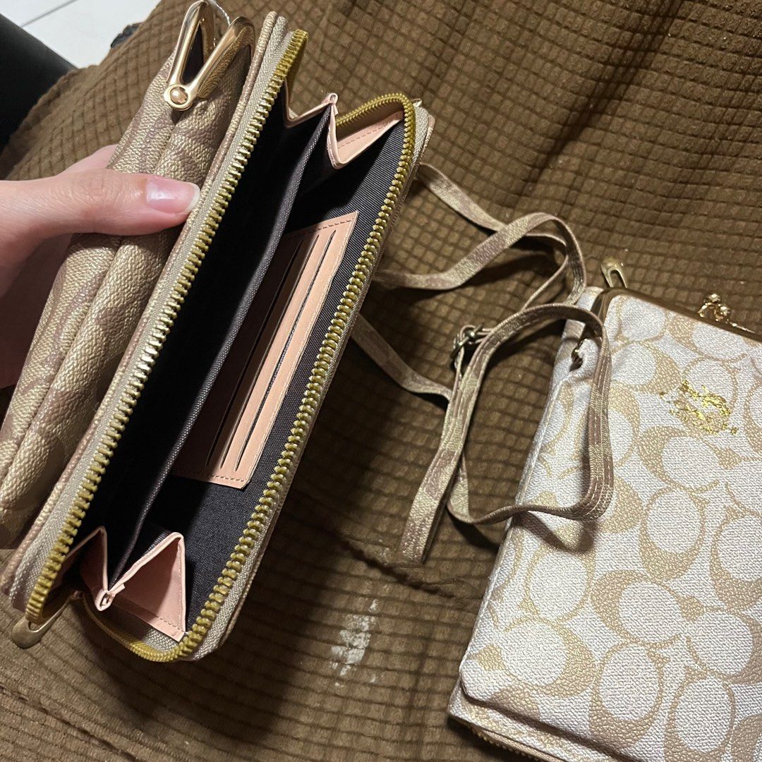 Coach Sling Bag Cellphone Holder (Category: Purses & Pouches) located in Manila. Submitted by fashfab (Listing ID 1431950643, Image 2). Description: each.