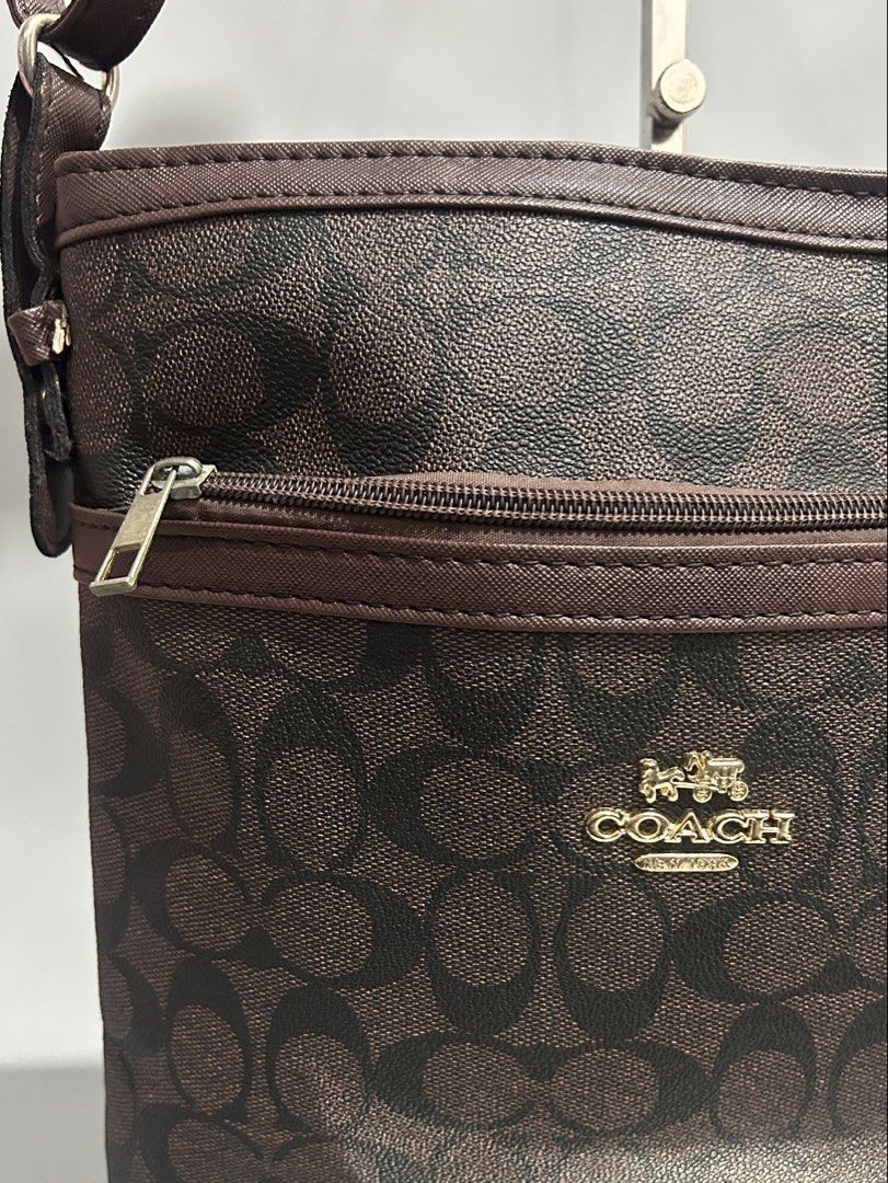 Coach sling bag UNISEX (Category: Luxury Bags & Wallets) located in Tacloban City. Submitted by getthatbag.ph (Listing ID 1431987023, Image 2). Description: Item authenticity is unverified. Please proceed with discretion. 💰 Mode of Payment: GCash Shop with confidence ✨ Search “Blaire Collections” on Facebook for legitimacy check Accounts: FB / TikTok / Carousell — @thefinalchapter.bookstore / fb: final chapter #thriftph #preloved #streetwear #y2